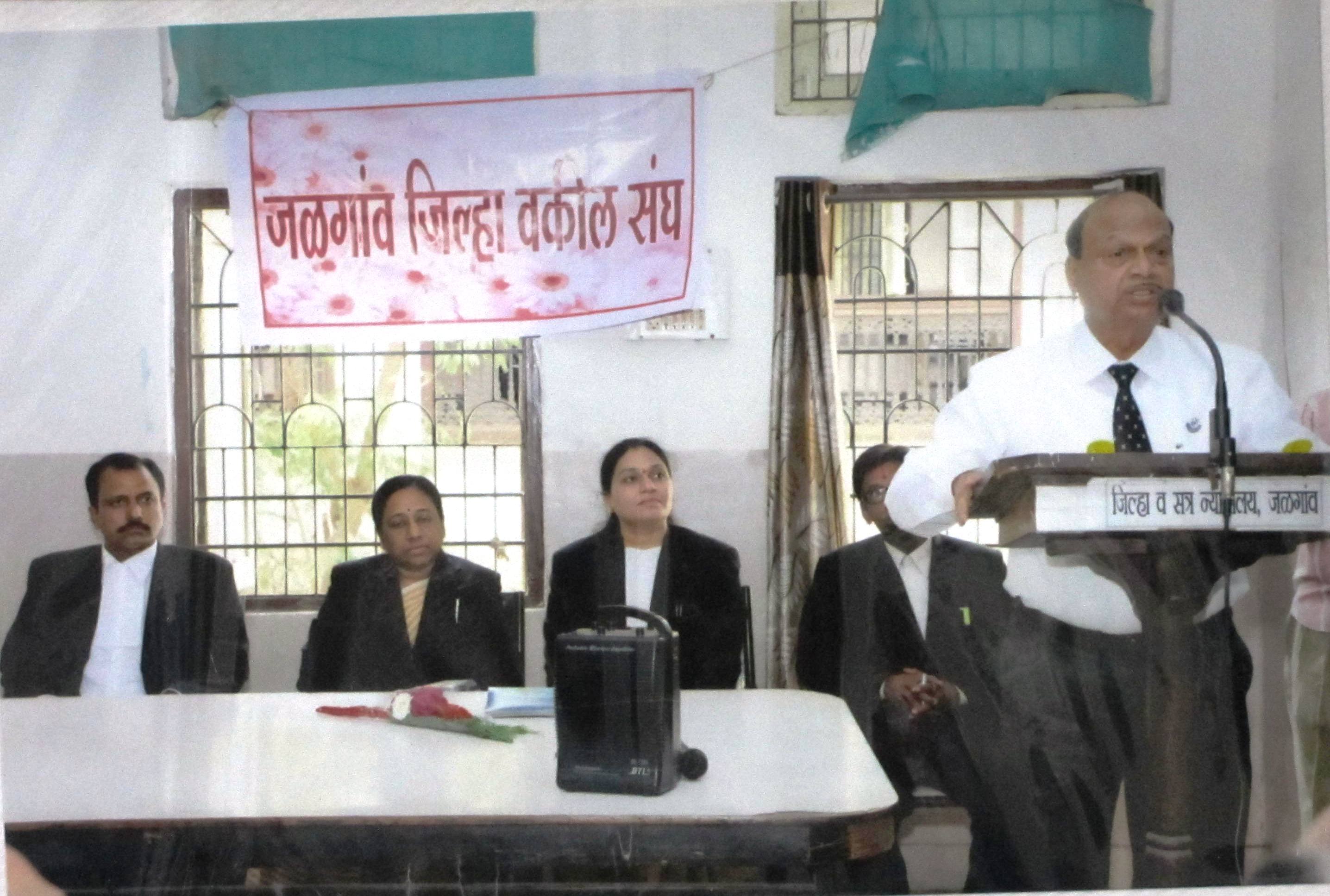 समाज प्रबोधन करताना डॉक्टर भंडारी_३