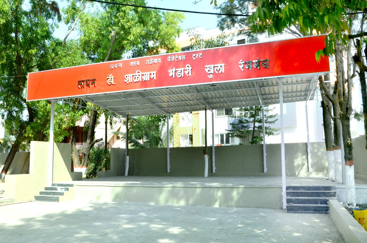 नवीन कलाकारांसाठी हक्काचे व्यासपीठ असावे म्हणून डॉक्टर भंडारी यांनी खुला रंगमंच तयार केला आहे.