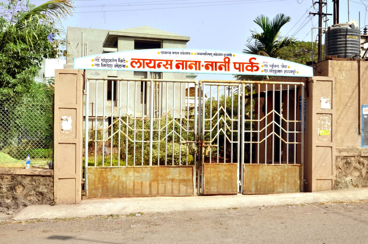 डॉक्टर भंडारी यांनी नेहमीच सामाजिक दायित्व जपले आहे म्हणूनच मित्रांच्या सोबतीने त्यांनी नाना-नानी पार्क उभे  केले